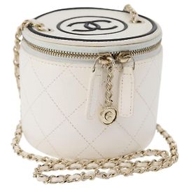 CHANEL Bolsa de Ombro Matelassé em Couro de Cordeiro Branco Ouro CC Auth 170857M Branco Dourado