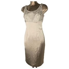 Autre Marque Robe en dentelle et satin champagne Beige