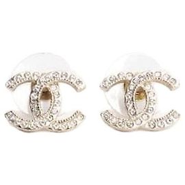 Chanel Clous d'oreilles CC en diamants plaqués or Doré