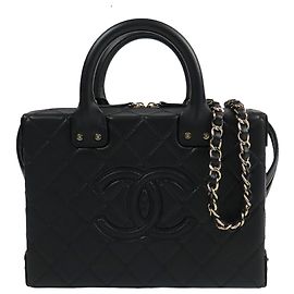Custodia quadrata media in pelle di vitello trapuntata nera con borchie di Chanel Nero
