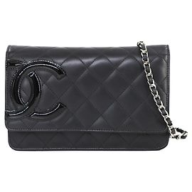 CHANEL Cartera de Cadena Cambon, Cartera Larga Bifold en Piel de Ternera Esmaltada, Negra, Negro