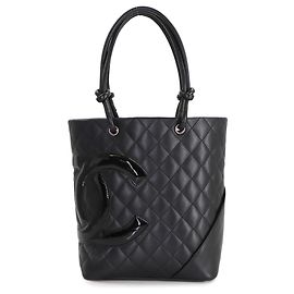 CHANEL Cambon Linie Medium Tote Bag aus schwarzem Lackkalbsleder mit silberner Hardware () Schwarz