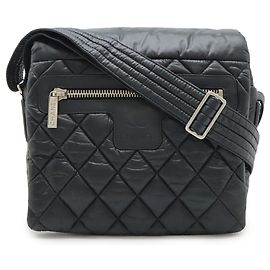 CHANEL Bolsa de Ombro Pequena Coco Cocoon Matelassé em Nylon e Couro, Preto, Preto