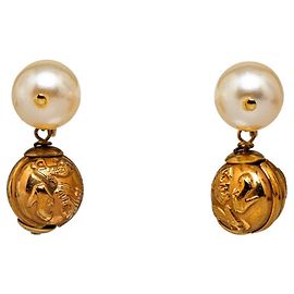 Orecchini a perla Salvatore Ferragamo placcati in oro per donne D'oro