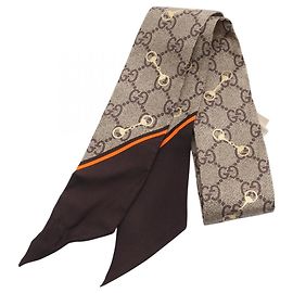 Lenço de seda com laço no pescoço Gucci GG Print Horsebit para mulheres em multicolorido Multicor
