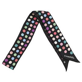 Cachecol Chanel com pontos Coco Mark, em seda, preto. cachecol. Preto