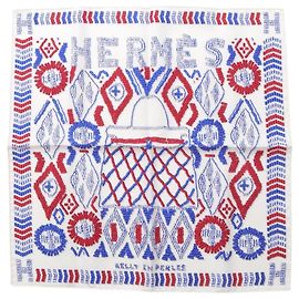 Lenço de seda Hermès Petit Carré Kelly em pérolas para mulheres em branco, vermelho e azul Azul