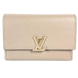LOUIS VUITTON Cartera Capucines Compacta en Cuero Taurillon, Beige, Como Nueva Beige