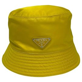 Chapéu bucket de nylon PRADA com logo triangular e acabamentos em metal, Masculino, Tamanho M, Amarelo, Amarelo