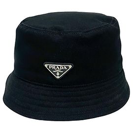 Sombrero tipo bucket de nylon PRADA con logo triangular y herrajes de metal, algodón, talla M, hombre, negro, Negro