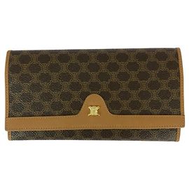Céline Cartera larga de cuero marrón CELINE Macadam Triomphe con cierre de broche para mujeres Castaño
