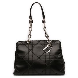 Dior Preto Pequena Tote de Compras Zippada Lady Dior Soft em Couro de Cordeiro Macrocannage Preto