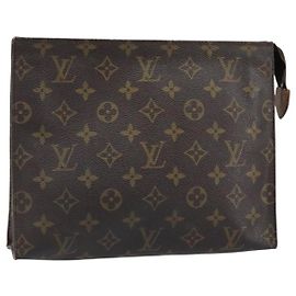LOUIS VUITTON Poche Toilette Monogram 26 M47542 LV Auth ep13470 Monogramme