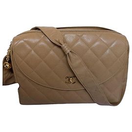 Bolsa de câmera em caviar Chanel Bege