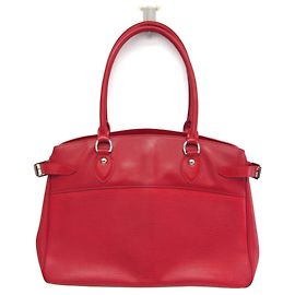 Louis Vuitton Epi Passy GM Handbag in Rouge Red