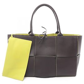 Bolsa Tote Arco Maxi Intrecciato da Bottega Veneta Marrom