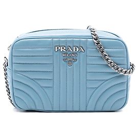 Bolsa de câmera Diagramme em couro de bezerro macio azul Prada Azul Azul claro