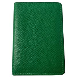 Tarjetero de bolsillo Louis Vuitton Taiga Verde