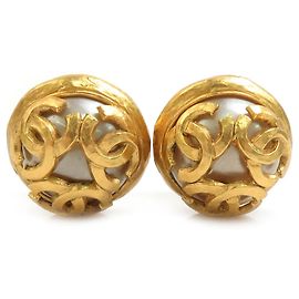 Brincos de metal com clipe Coco Mark da Chanel Dourado Fora de branco