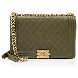 Sac Boy New Medium en cuir caviar Chanel Vert