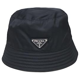 Chapéu bucket de nylon com logo triangular Prada Preto