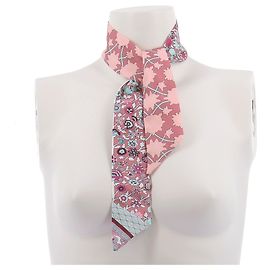Hermès Twilly rosa con estampados de seda Rosa