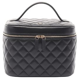 Bolso Vanity de Cuir de Cordero Acolchado Negro CC de Chanel Negro