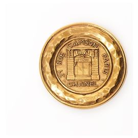 CHANEL 1980 Cambon Circle Brosche in Gold Golden