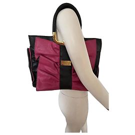 Bolsa tote em couro rosa e preto com detalhe de laço Valentino Garavani Preto Rosa