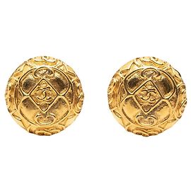 Boucles d'oreilles clips en plaqué or avec le logo Coco de Chanel Doré