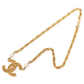 Collana con catena di perle e marchio Coco di Chanel vintage D'oro