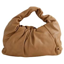 Bottega Veneta The Shoulder Pouch aus camel Leder Kamel