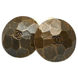Brincos de clip redondos Coco Mark vintage da Chanel Dourado