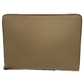 Clutch de couro com logo Fendi Bege