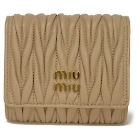 Billetera compacta de tres pliegues Miu Miu Matelassé Beige
