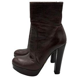 Botas de plataforma em couro marrom Prada Marrom