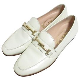 Mocassins en cuir à motif Double T de Tod's Blanc Blanc cassé