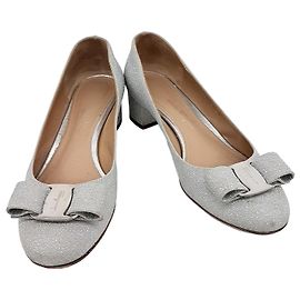 Salvatore Ferragamo Ferragamo Vara Schuhe Silber