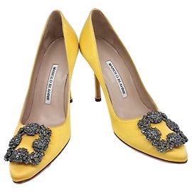 Zapatos de satén Manolo Blahnik Amarillo