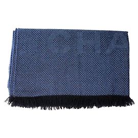 Chanel Schal mit großem Logo Blau