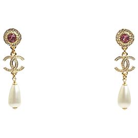 Chanel Orecchini a goccia in perla con logo CC in oro D'oro