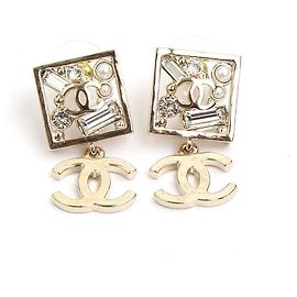Chanel Brincos CC de pérolas de cristal dourado champagne Dourado