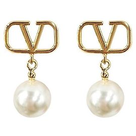 Valentino Brincos de pérola em gota dourada creme com logo assinatura Branco