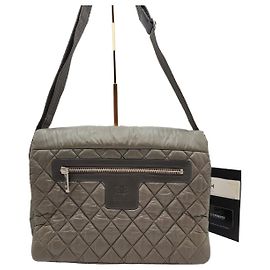 Chanel Borsa a Spalla in Nylon Trapuntato Cocoon Condizione Multicolore