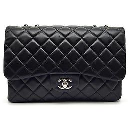 Chanel Jumbo Clássico em pele de cordeiro Preto