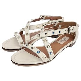 Sandálias Rockstud Valentino Branco