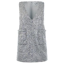 Chanel Robe en tweed à sequins de perles Blanc/Bleu/Noir Bleu
