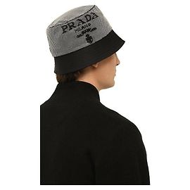 Prada Cappello bucket in nylon con borchie Nero