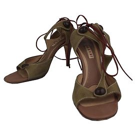 Marni Sandali con cinturini in legno d'olivo Marrone