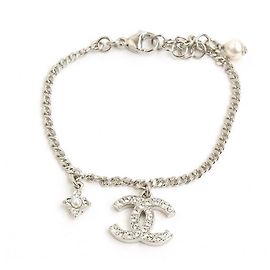 Chanel Pulseira de pérolas com logo CC em prata Branco